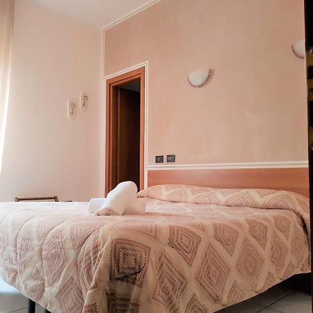 Hotel Marinoni Lomazzo Bagian luar foto
