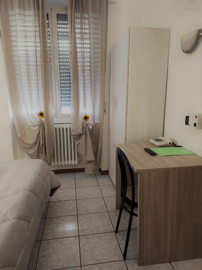 Hotel Marinoni Lomazzo Bagian luar foto