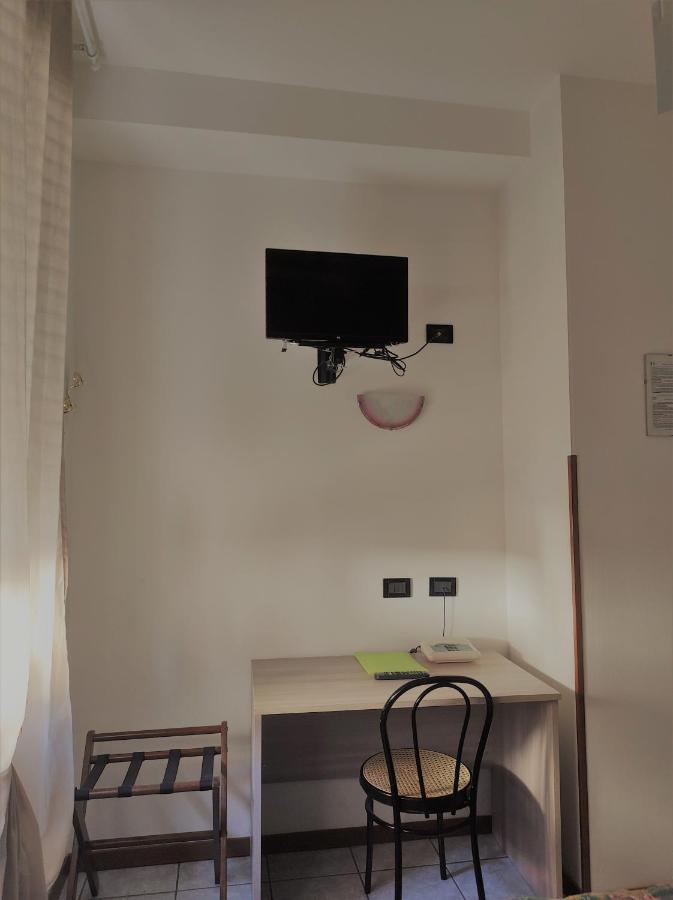Hotel Marinoni Lomazzo Bagian luar foto