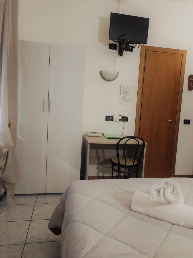 Hotel Marinoni Lomazzo Bagian luar foto