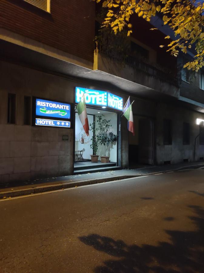 Hotel Marinoni Lomazzo Bagian luar foto