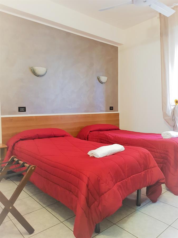 Hotel Marinoni Lomazzo Bagian luar foto