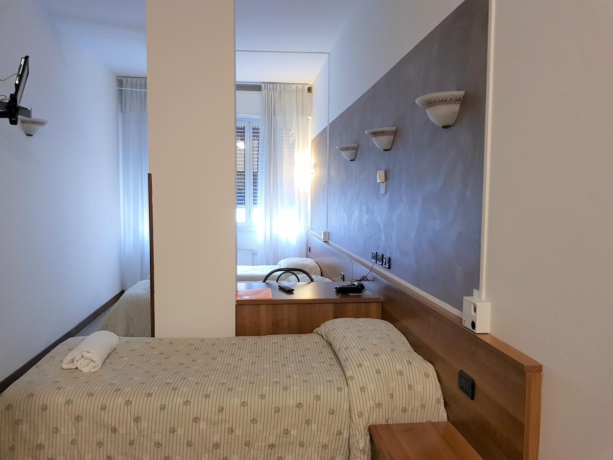 Hotel Marinoni Lomazzo Bagian luar foto