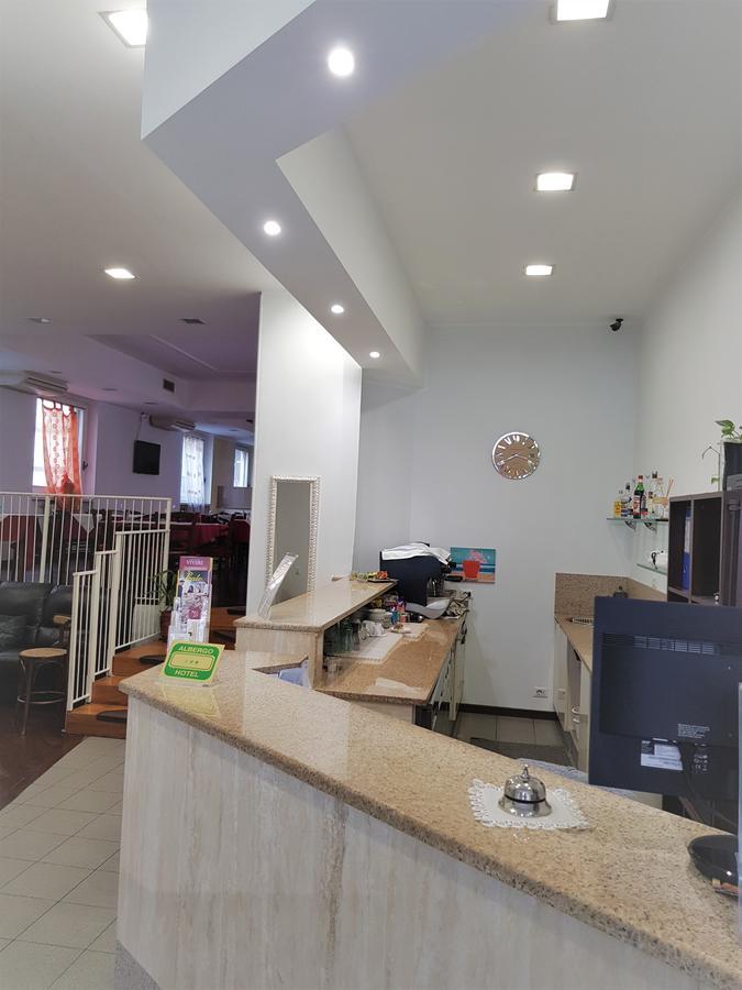 Hotel Marinoni Lomazzo Bagian luar foto