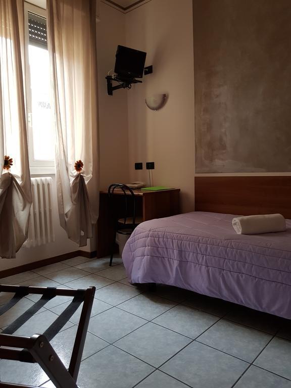 Hotel Marinoni Lomazzo Bagian luar foto