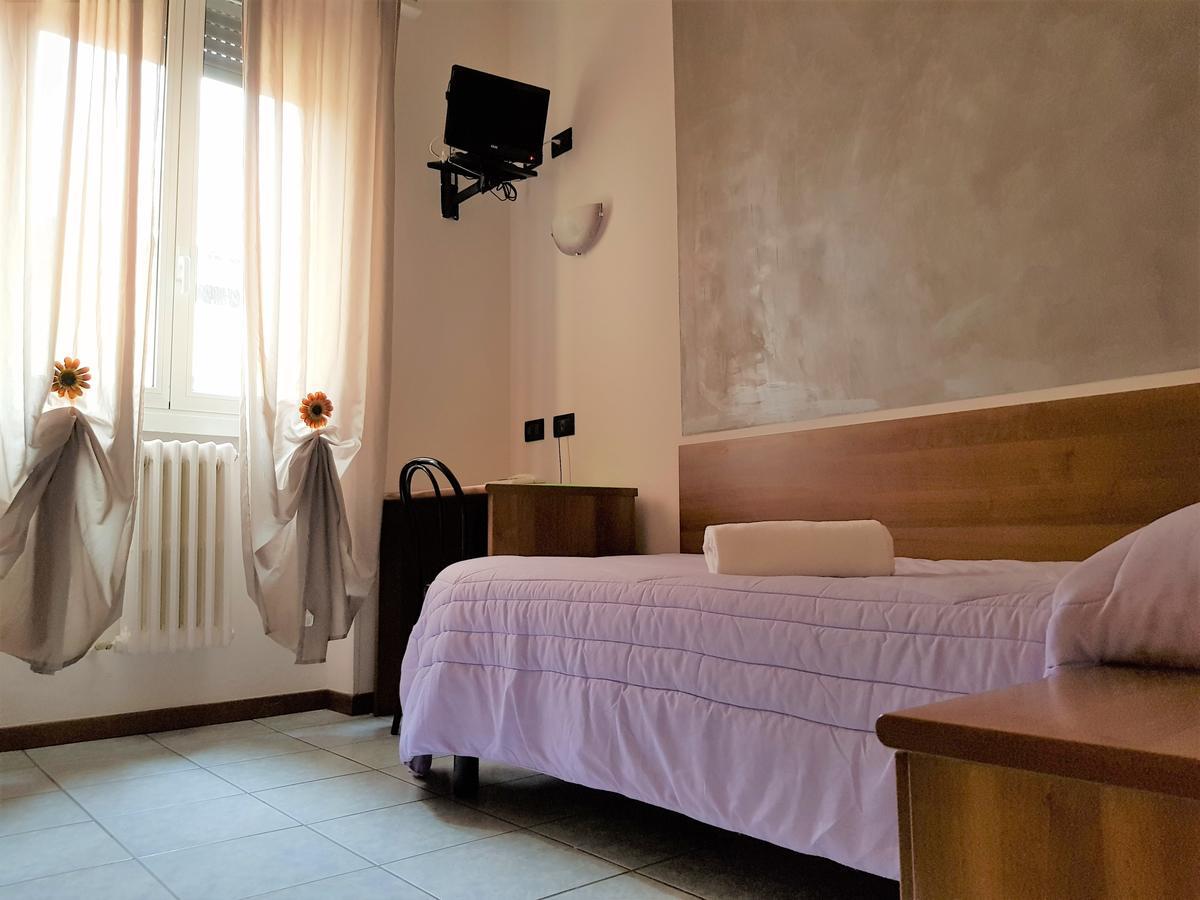 Hotel Marinoni Lomazzo Bagian luar foto