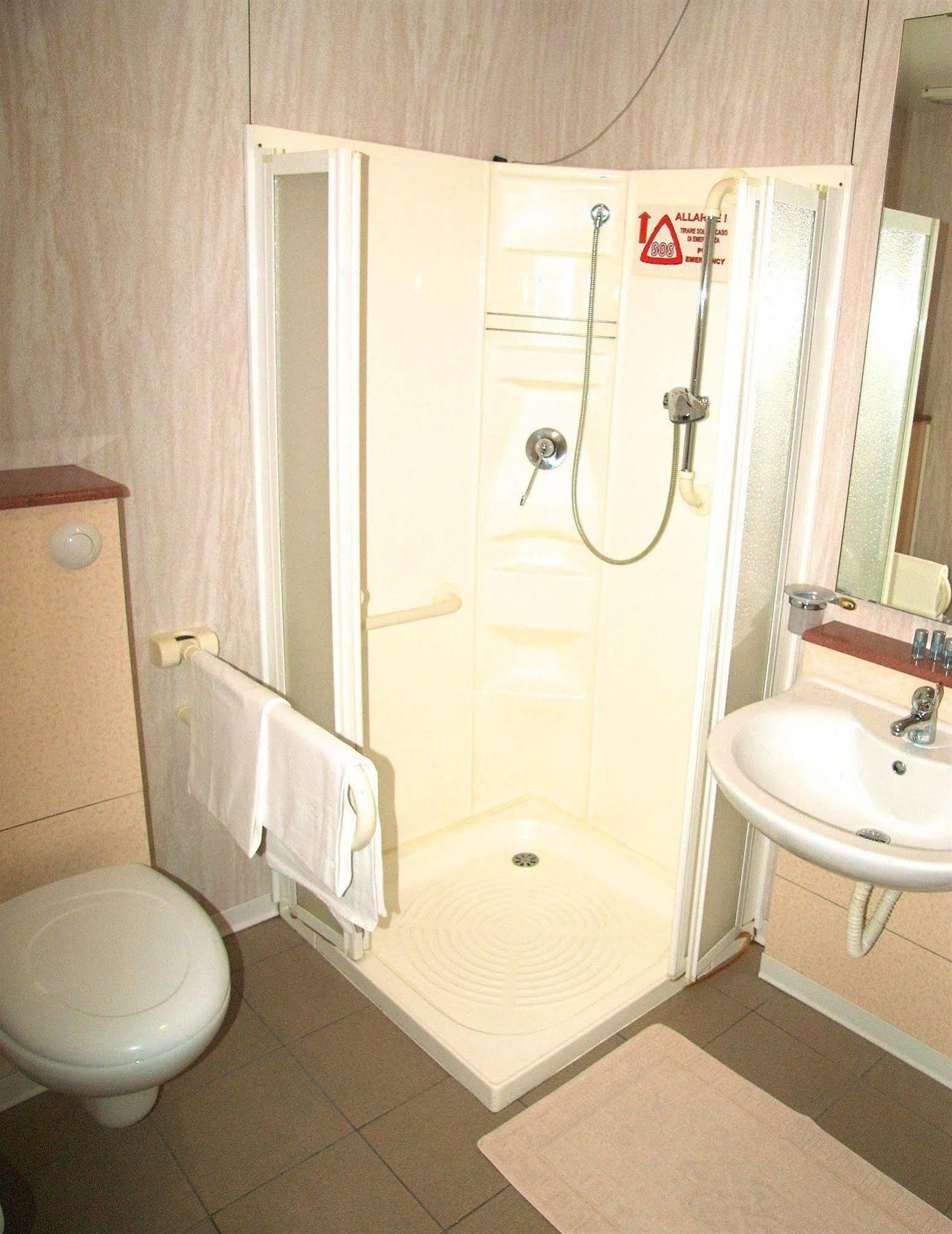 Hotel Marinoni Lomazzo Bagian luar foto