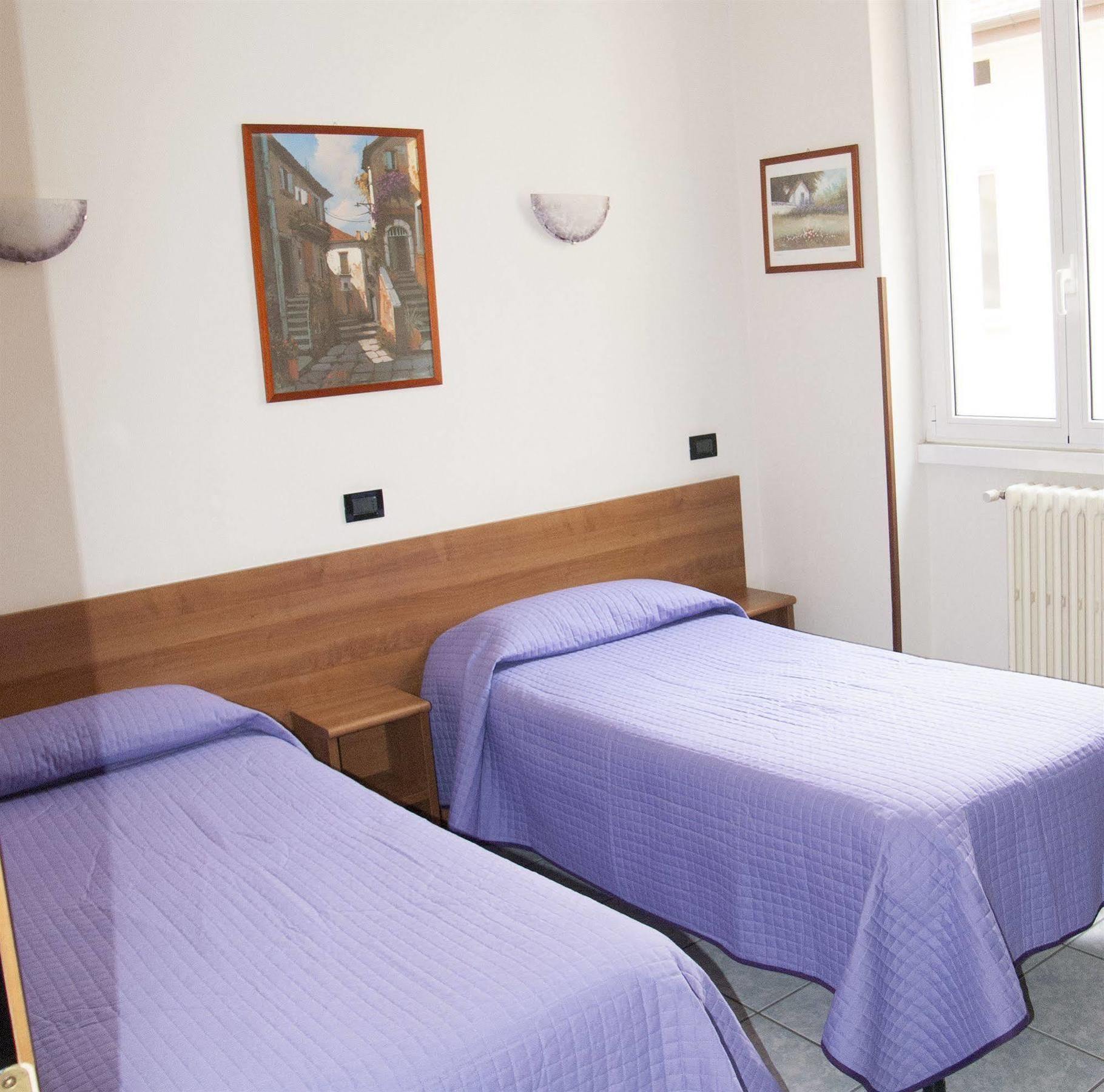 Hotel Marinoni Lomazzo Bagian luar foto