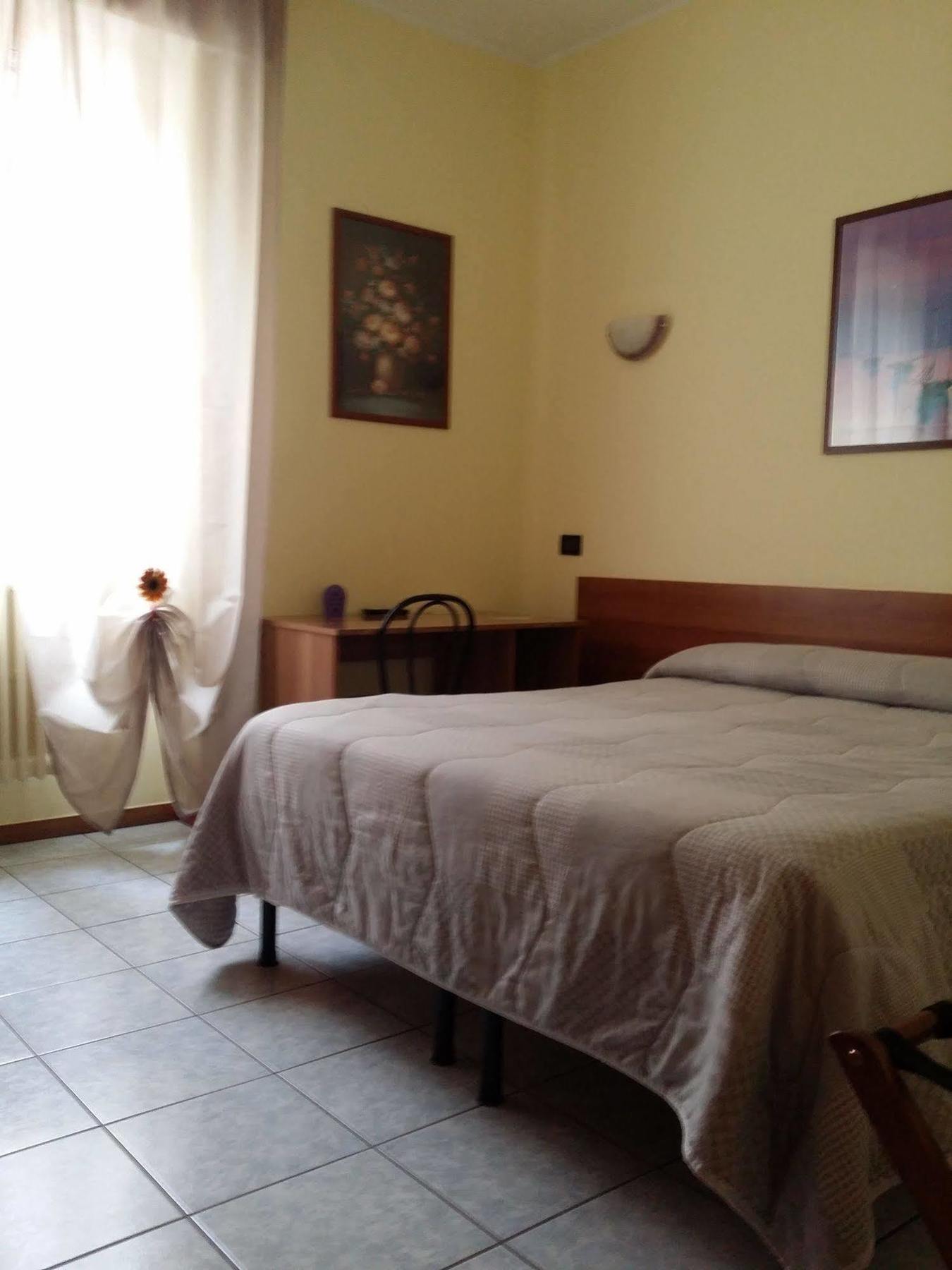 Hotel Marinoni Lomazzo Bagian luar foto