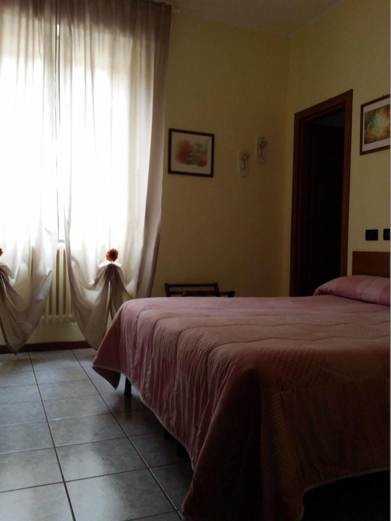 Hotel Marinoni Lomazzo Bagian luar foto