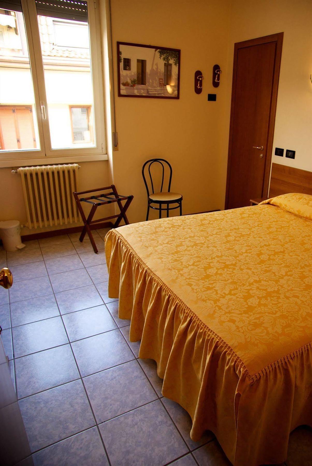 Hotel Marinoni Lomazzo Bagian luar foto