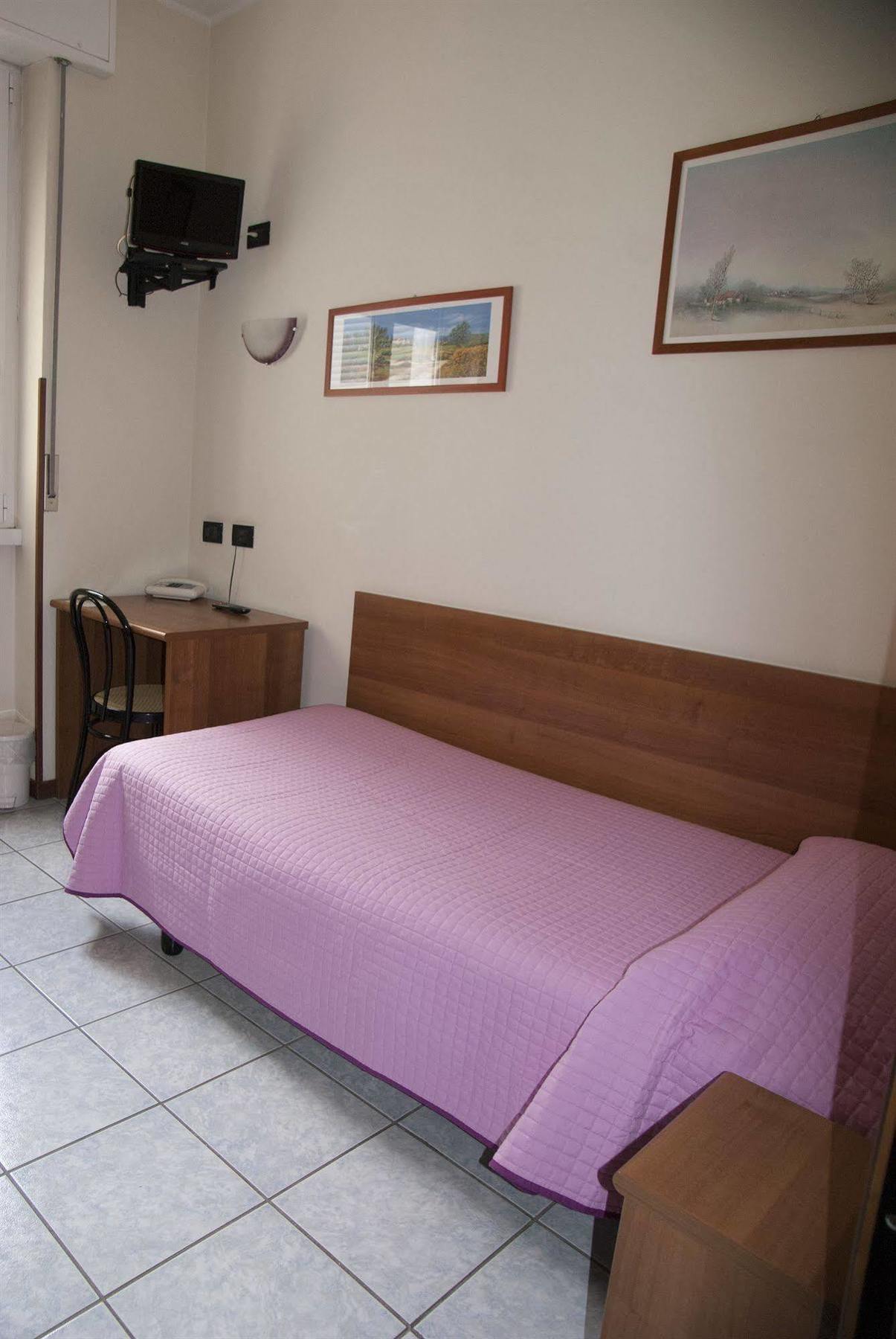Hotel Marinoni Lomazzo Bagian luar foto