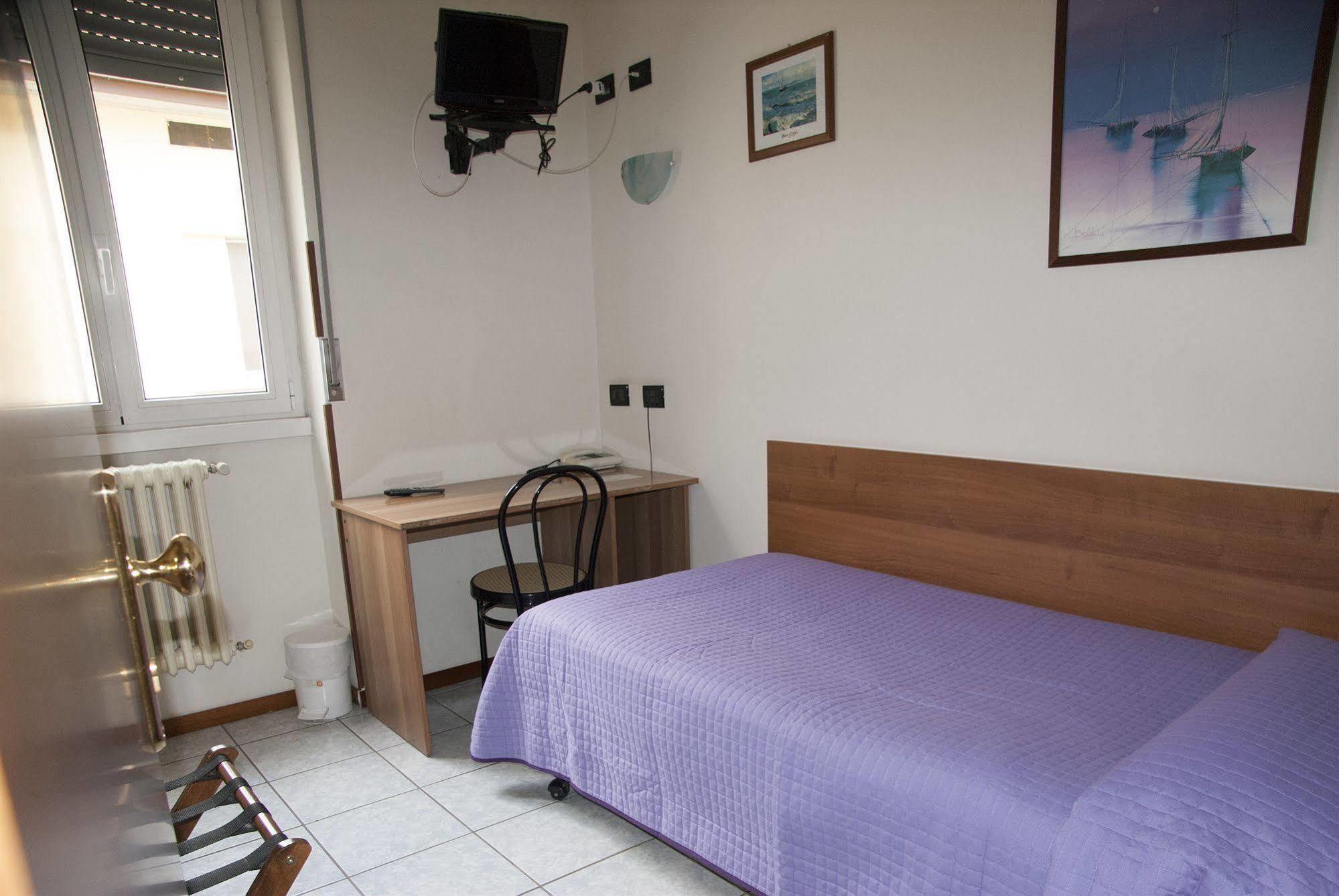 Hotel Marinoni Lomazzo Bagian luar foto