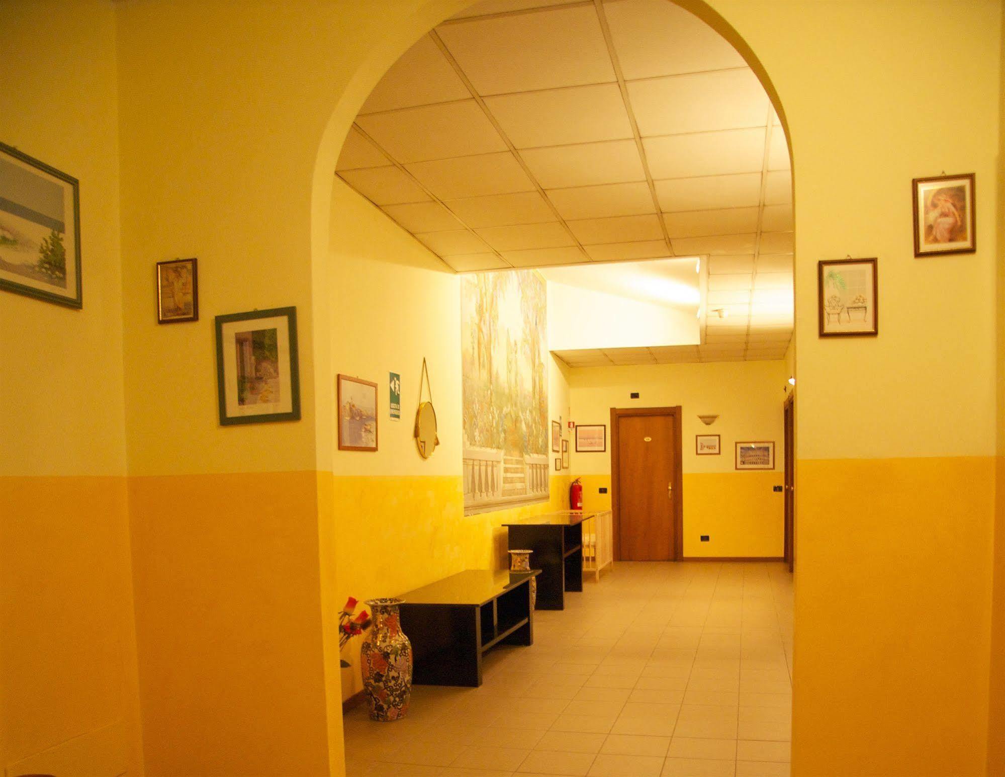 Hotel Marinoni Lomazzo Bagian luar foto